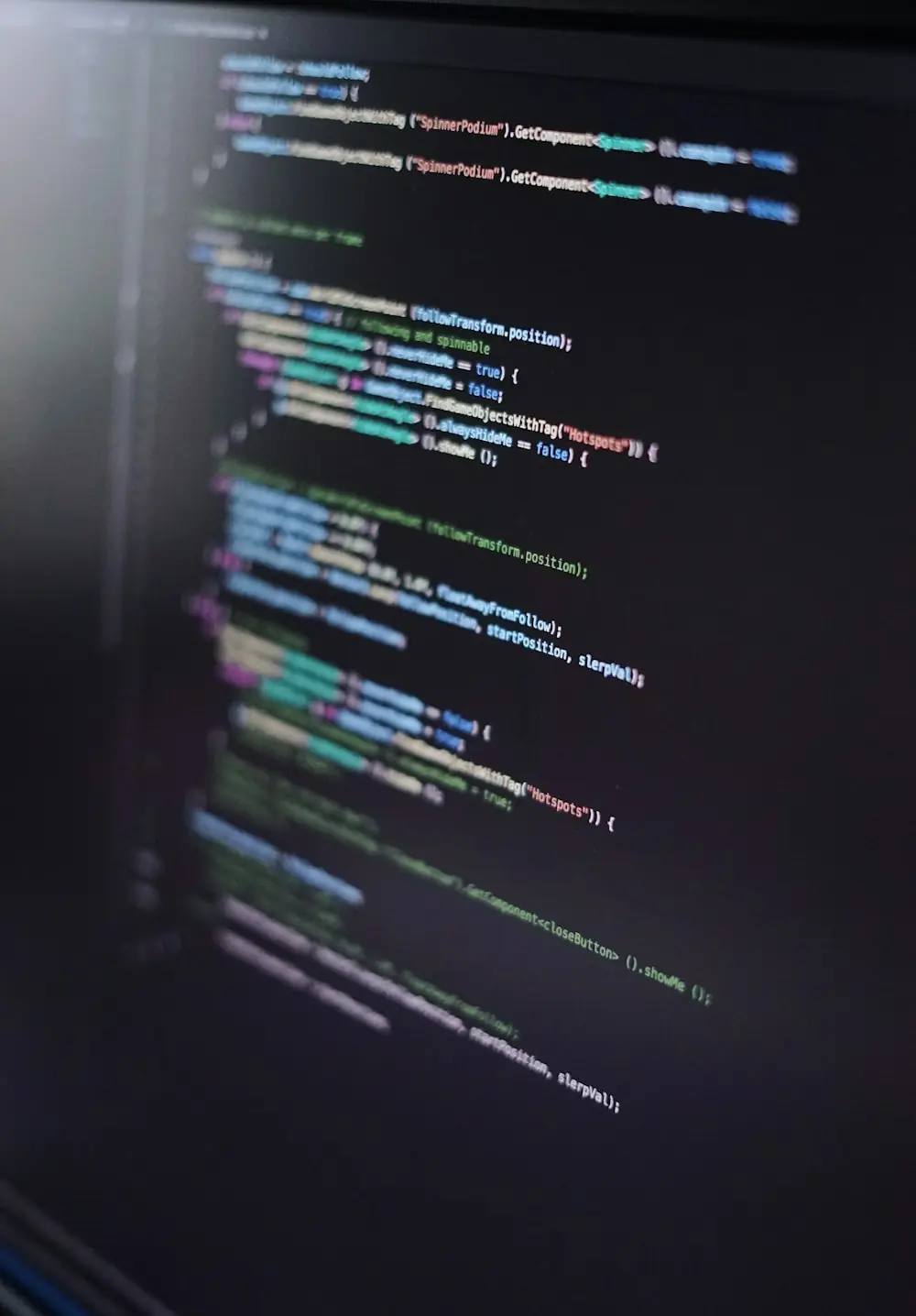 Codi en una pantalla com a detall de treball digital